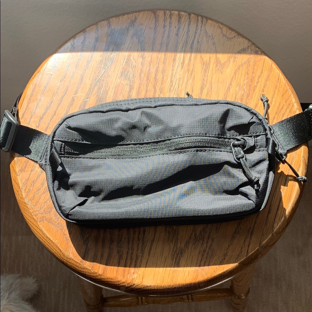 Tomtoc 1.5 liter rfid belt bag/crossbody bag